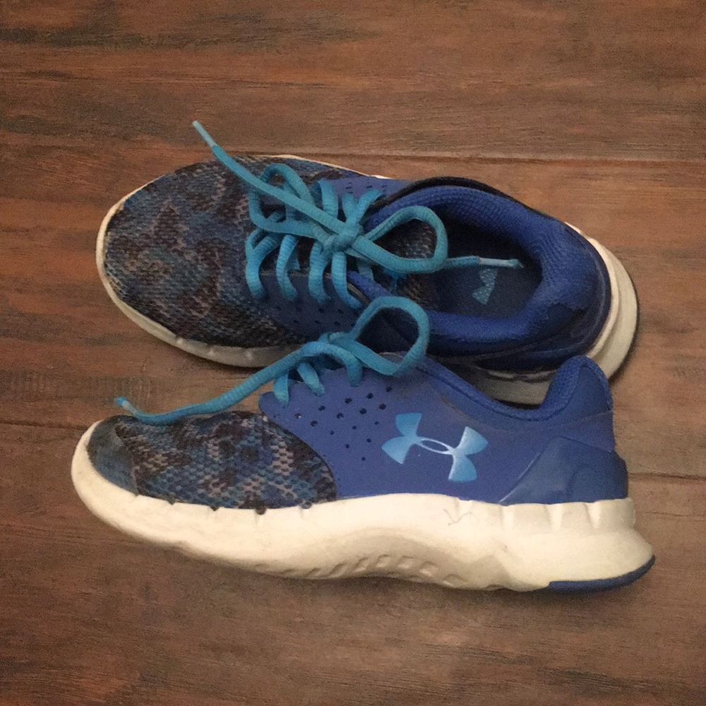 Boy’s Under Armour blue sneakers. Size: 11.5